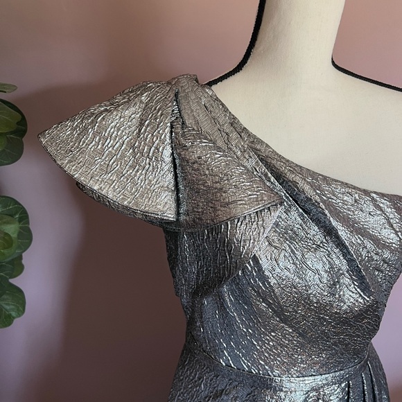 Mac Duggal Silver One Shoulder Bow Midi Dress Size 8 NWT - Picture 5 of 12